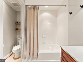 4089 S Four Mile Run Drive 404, Arlington VA 22204