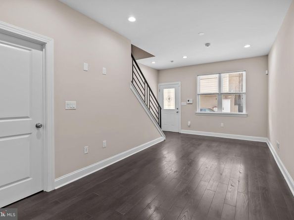 2113 Reed St, Philadelphia PA 19146