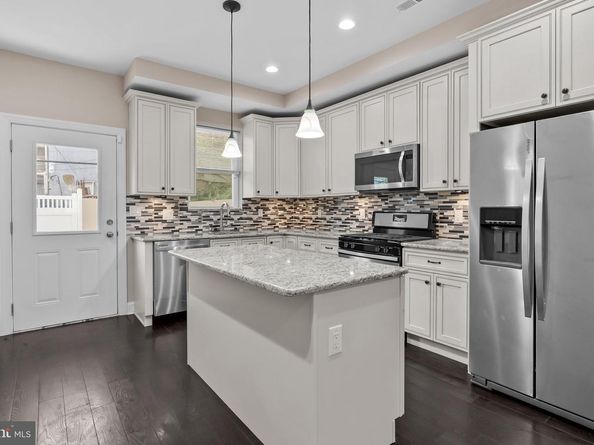 2113 Reed St, Philadelphia PA 19146