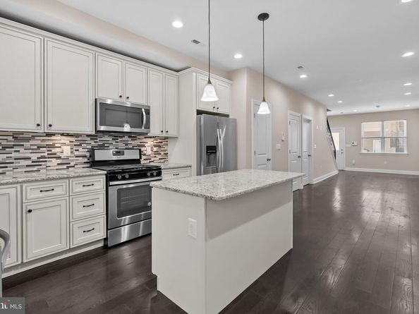2113 Reed St, Philadelphia PA 19146