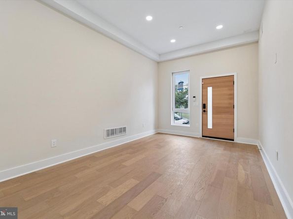 2440 E Harold Street, Philadelphia PA 19125