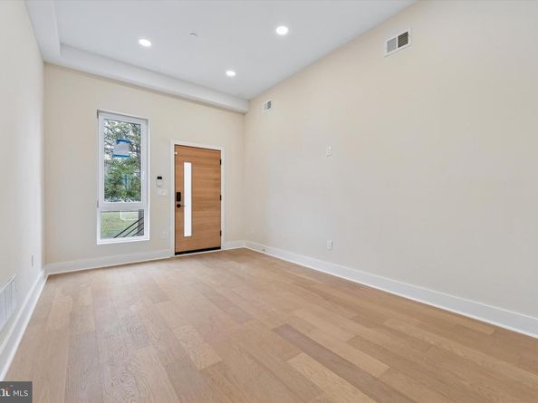 2440 E Harold Street, Philadelphia PA 19125