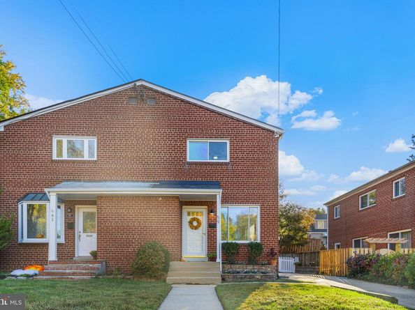 59 E Taylor Run Parkway, Alexandria VA 22314