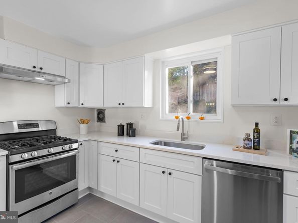 59 E Taylor Run Parkway, Alexandria VA 22314