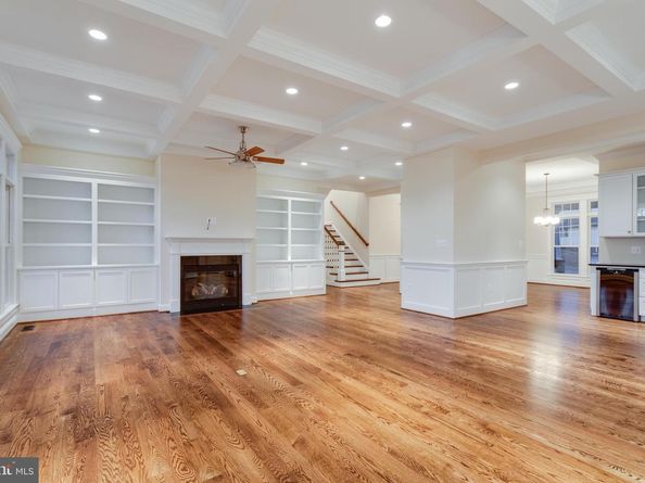 801 Meadow Lane SW, Vienna VA 22180