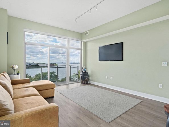 88 V Street SW 807, Washington DC 20024