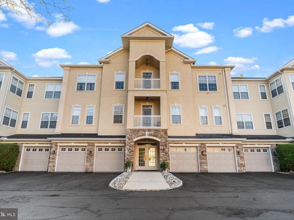 1 Falcon Drive 203, Holland PA 18966