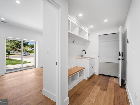 9420 Vernon Drive, Great Falls VA 22066