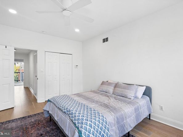 725 S 15TH Street, Philadelphia PA 19146