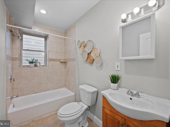 1325 N Franklin Street, Philadelphia PA 19122