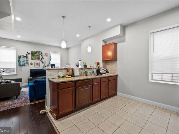 1325 N Franklin Street, Philadelphia PA 19122