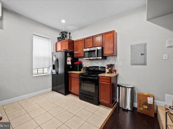 1325 N Franklin Street, Philadelphia PA 19122