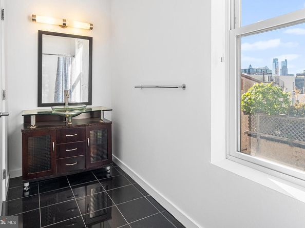 712 N 2nd Street 34, Philadelphia PA 19123