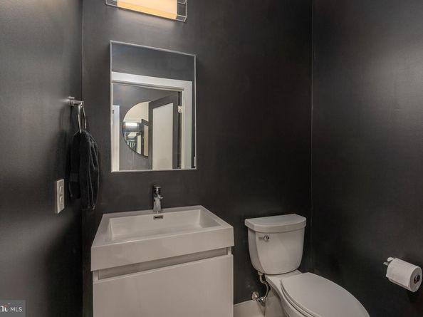 737 Swann Avenue 504, Alexandria VA 22301
