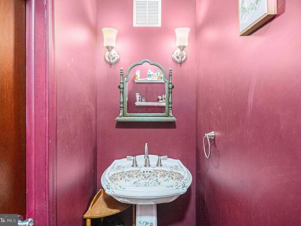 7710 Queen Street, Glenside PA 19038