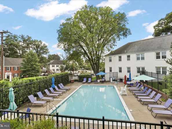 1317 S Walter Reed Drive 17201, Arlington VA 22204