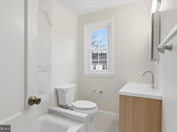 1317 S Walter Reed Drive 17201, Arlington VA 22204