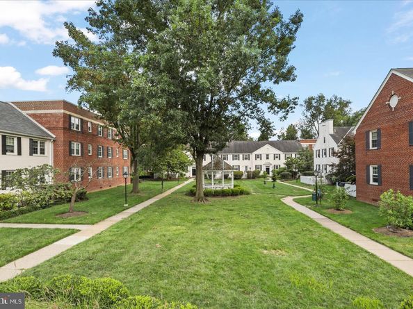 1317 S Walter Reed Drive 17201, Arlington VA 22204