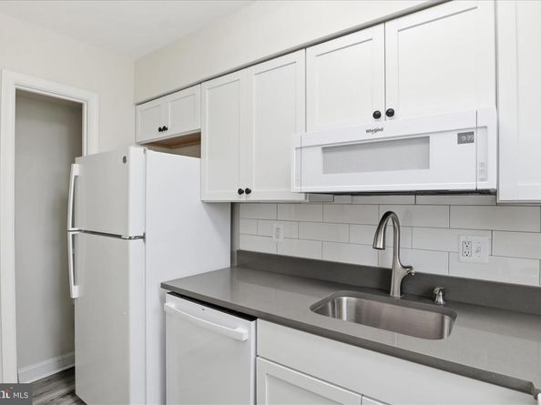 1317 S Walter Reed Drive 17201, Arlington VA 22204