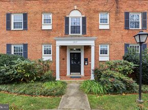 1317 S Walter Reed Drive 17201, Arlington VA 22204