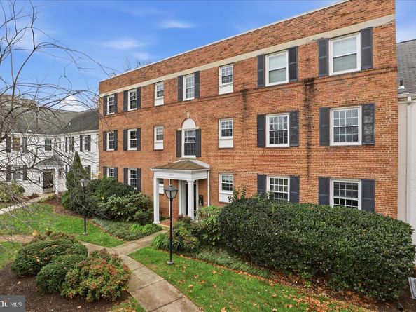 1317 S Walter Reed Drive 17201, Arlington VA 22204