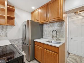 1039 W Russell Street, Philadelphia PA 19140