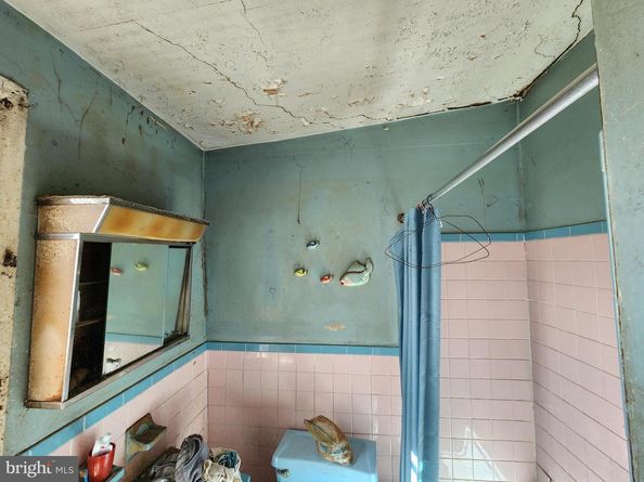 2212 Sears Street, Philadelphia PA 19146