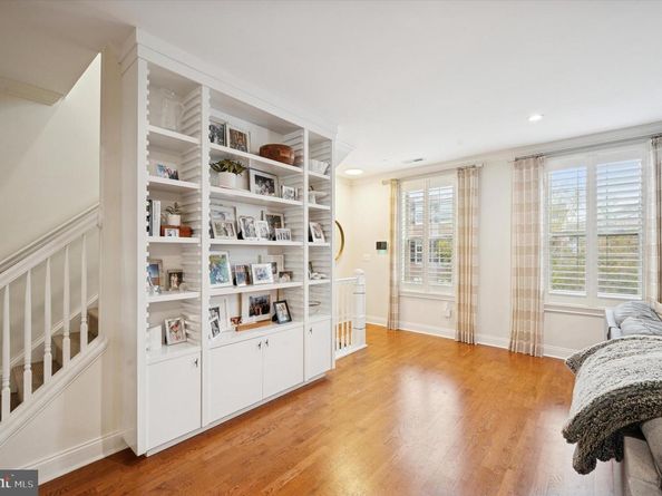 610 Captains Way, Philadelphia PA 19146