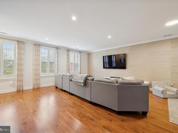 610 Captains Way, Philadelphia PA 19146