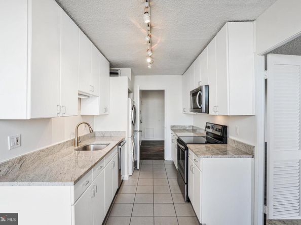 1800 Old Meadow Road 302, Mclean VA 22102