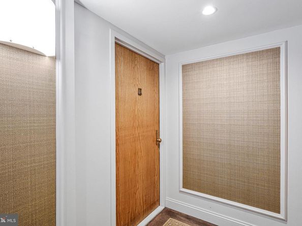 1800 Old Meadow Road 302, Mclean VA 22102