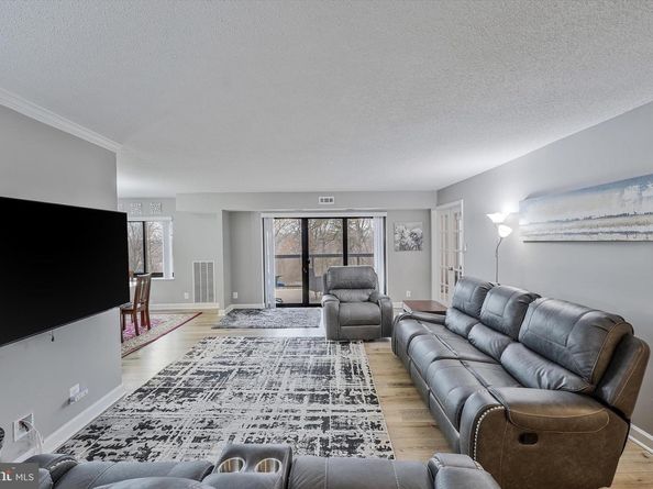 309 Yoakum Parkway 807, Alexandria VA 22304