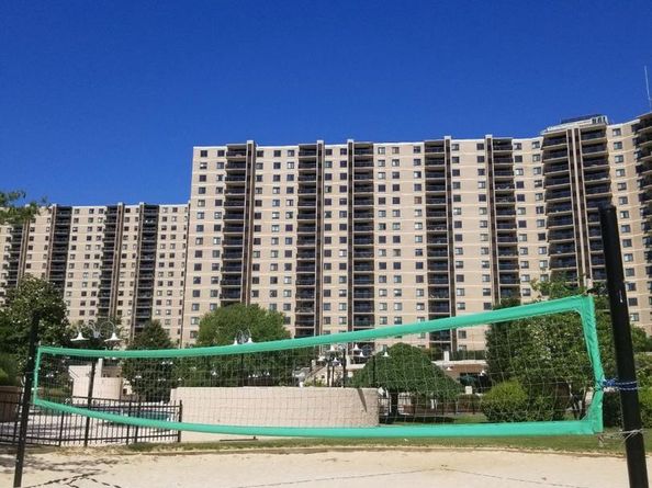 309 Yoakum Parkway 807, Alexandria VA 22304