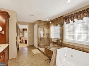 86 Rittenhouse Circle, Newtown PA 18940