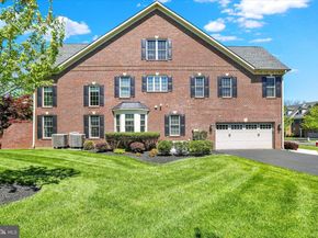 86 Rittenhouse Circle, Newtown PA 18940