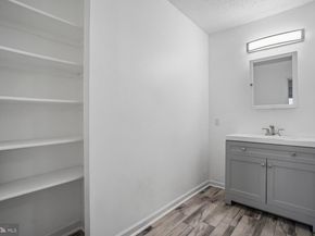 1225 Martha Custis Drive 811, Alexandria VA 22302