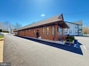 9821 Academy Road, Philadelphia PA 19114