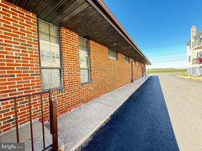 9821 Academy Road, Philadelphia PA 19114