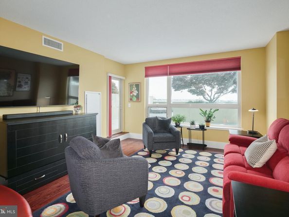 717 S Columbus Boulevard 406, Philadelphia PA 19147