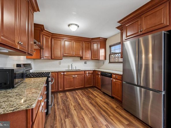 804 Keely Place, Philadelphia PA 19128