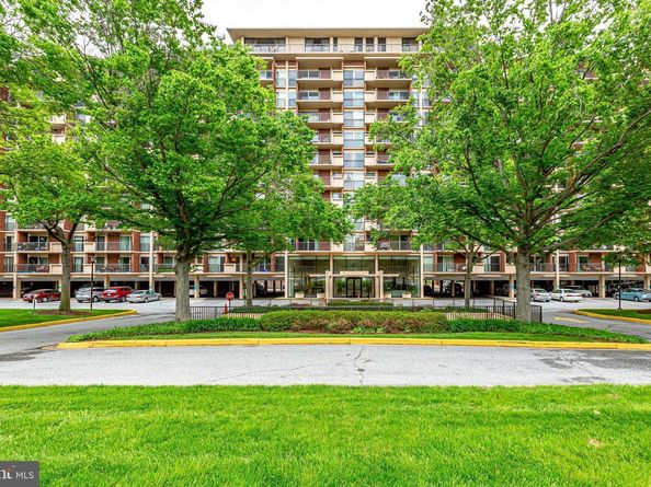 1300 Army Navy Drive 510, Arlington VA 22202