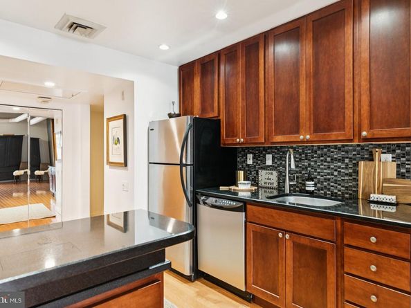 301 Race Street 410, Philadelphia PA 19106