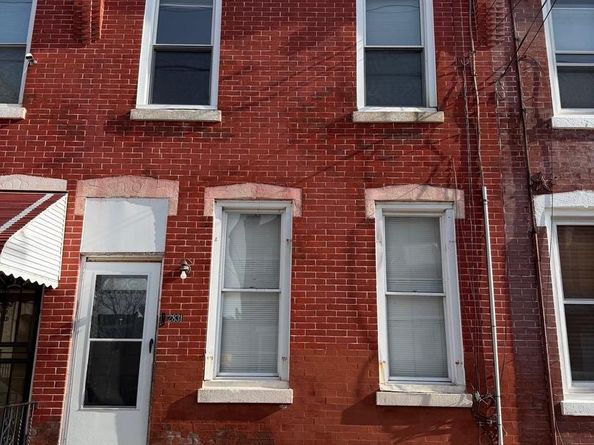 2831 N Howard Street, Philadelphia PA 19133