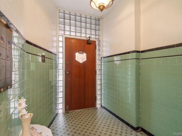 1087 Pierce Avenue, Bronx NY 10461