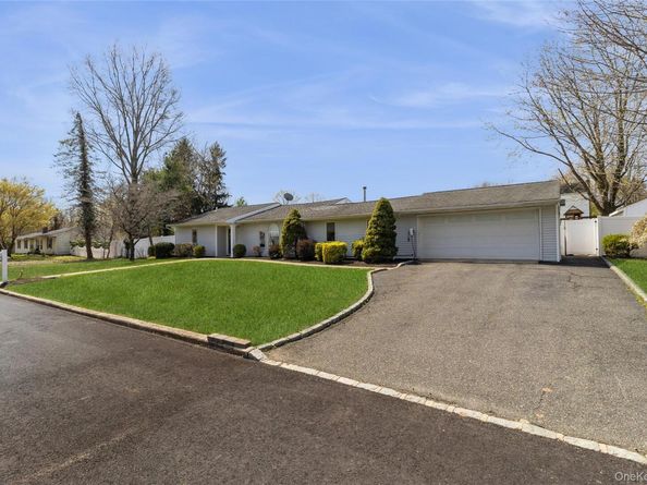 22 Hawthorne Street, Mount Sinai NY 11766