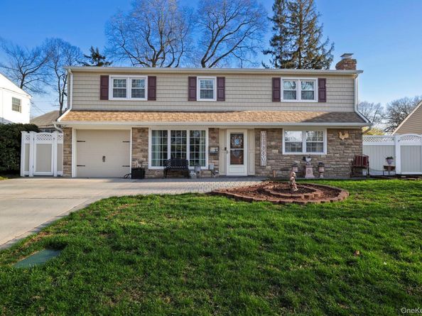 3628 Princeton Drive N, Wantagh NY 11793