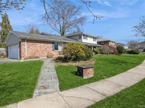 3 Clemson Lane, Woodbury NY 11797