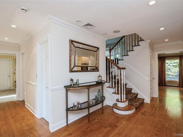 3 Clemson Lane, Woodbury NY 11797