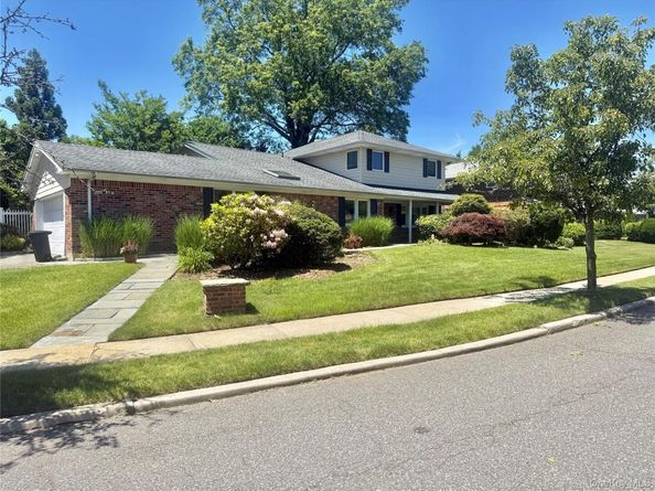 3 Clemson Lane, Woodbury NY 11797