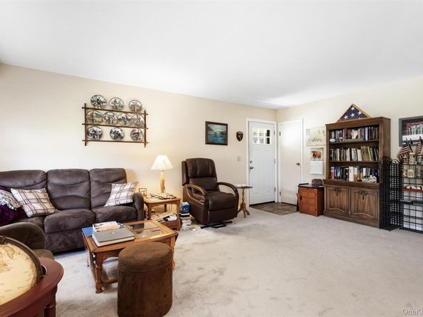 37 Sussex Drive B, Yorktown Heights NY 10598